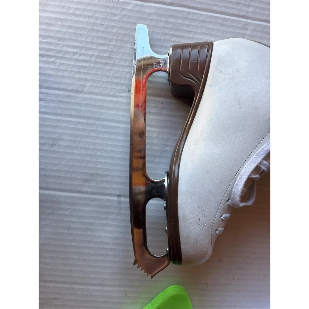Jackson Artiste Women's Ice Skates, Mark IV Blades, Size 7B